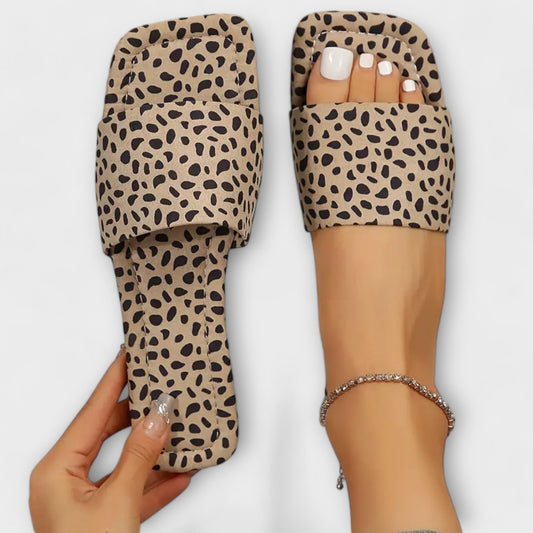 Flache Slipper mit Leopardenmuster