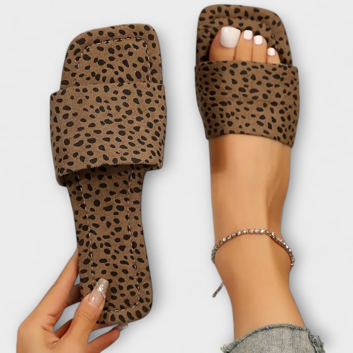 Flache Slipper mit Leopardenmuster